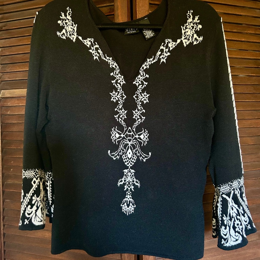 Embroidered Knit Long Sleeve Top